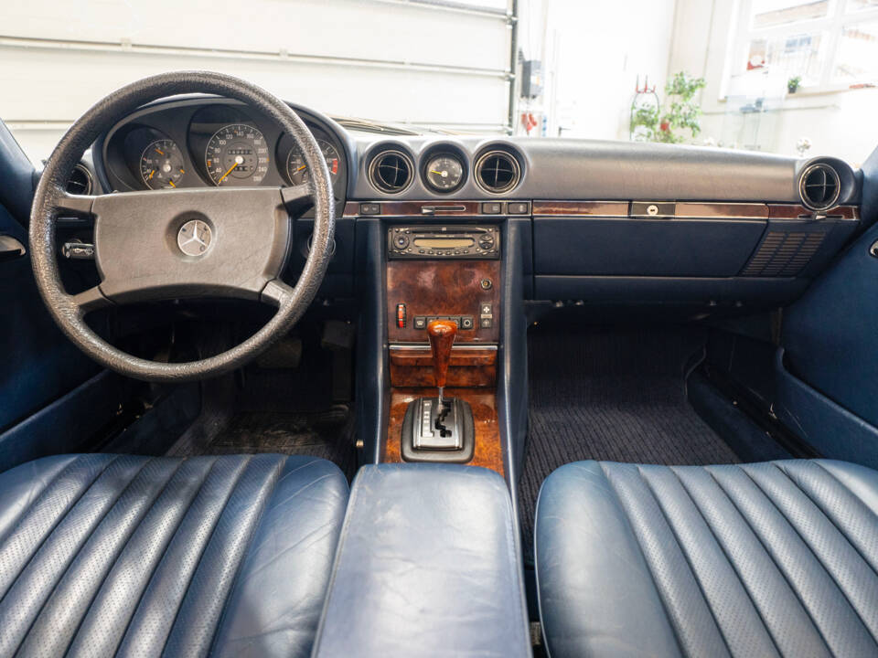 Immagine 22/33 di Mercedes-Benz 500 SL (1985)