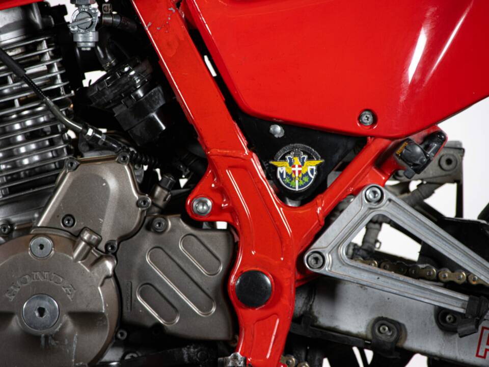 Image 16/50 de Honda NX 650 Dominator (1990)
