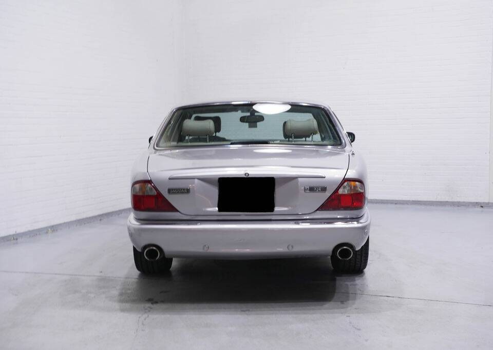 Bild 8/8 von Jaguar XJR 4.0 (2000)