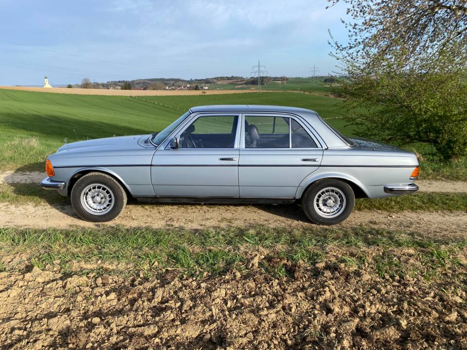 Image 2/19 of Mercedes-Benz 280 E (1981)