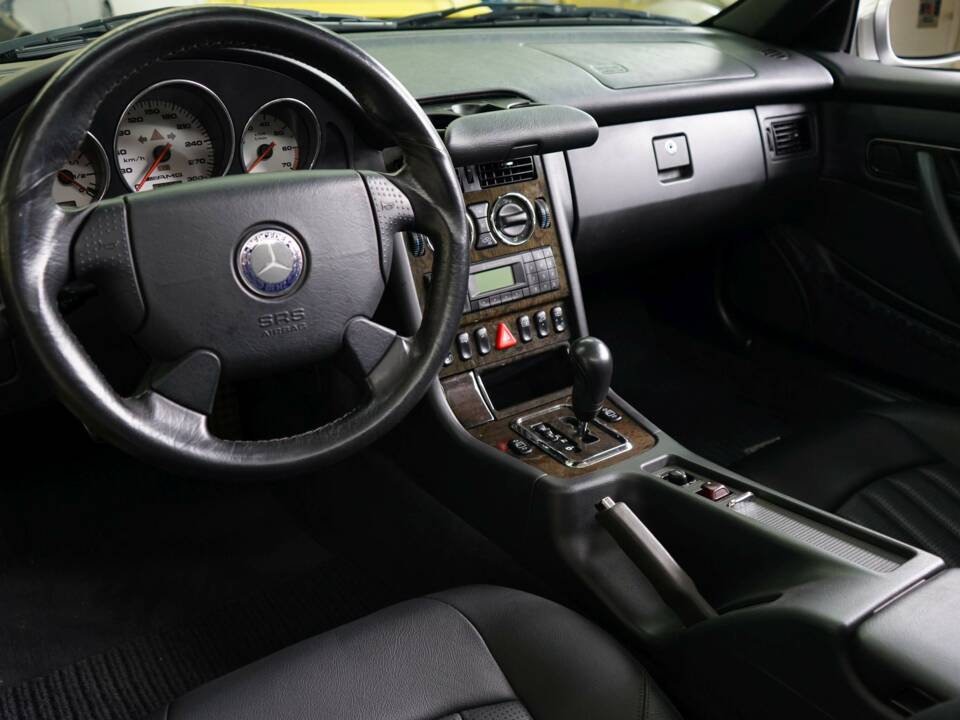 Immagine 27/50 di Mercedes-Benz SLK 32 AMG (2002)