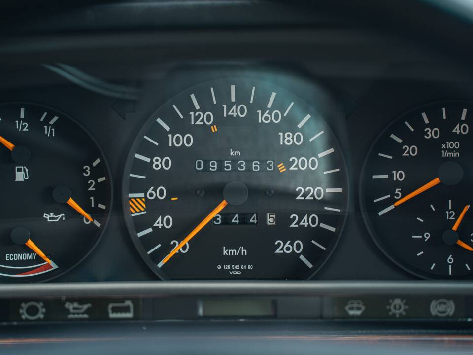 Image 29/91 of Mercedes-Benz 560 SEL (1990)