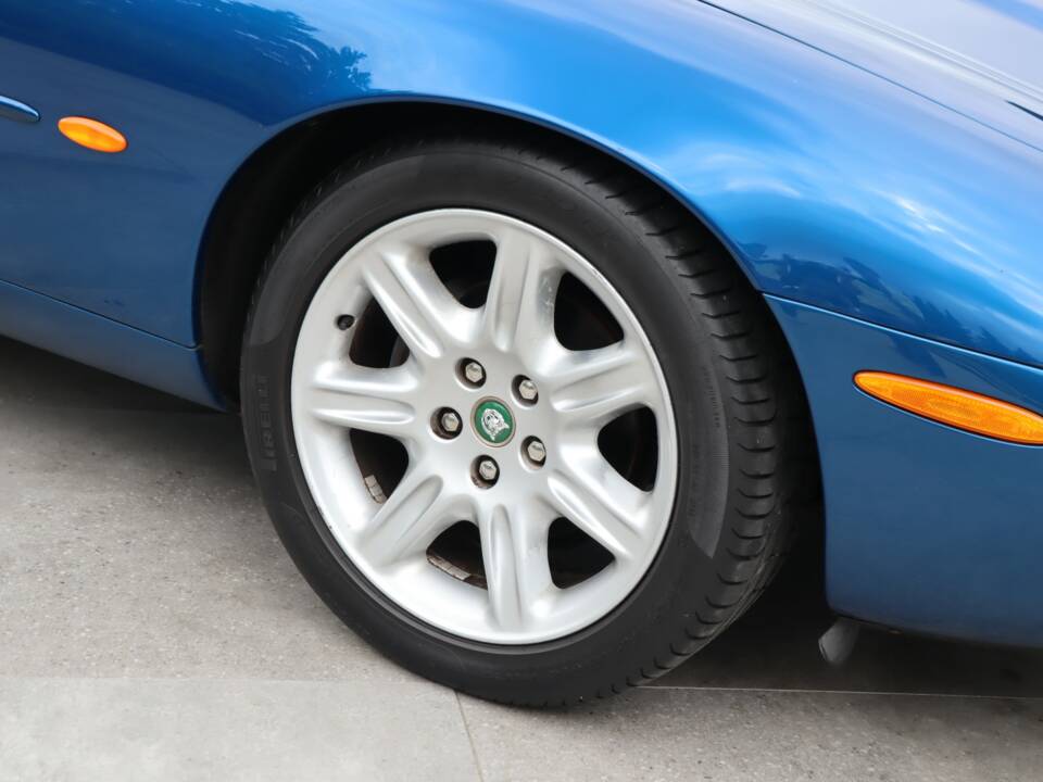 Image 43/50 de Jaguar XK8 4.0 (1997)