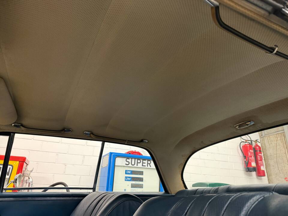 Image 11/18 of Mercedes-Benz 250 CE (1968)