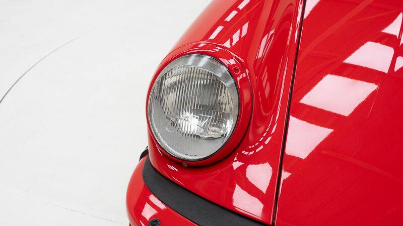 Bild 10/15 von Porsche 911 Carrera 3.2 (1985)