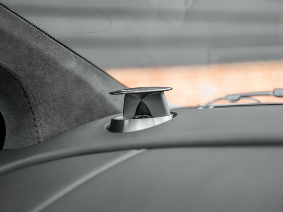 Image 50/50 of Aston Martin DBS (2011)