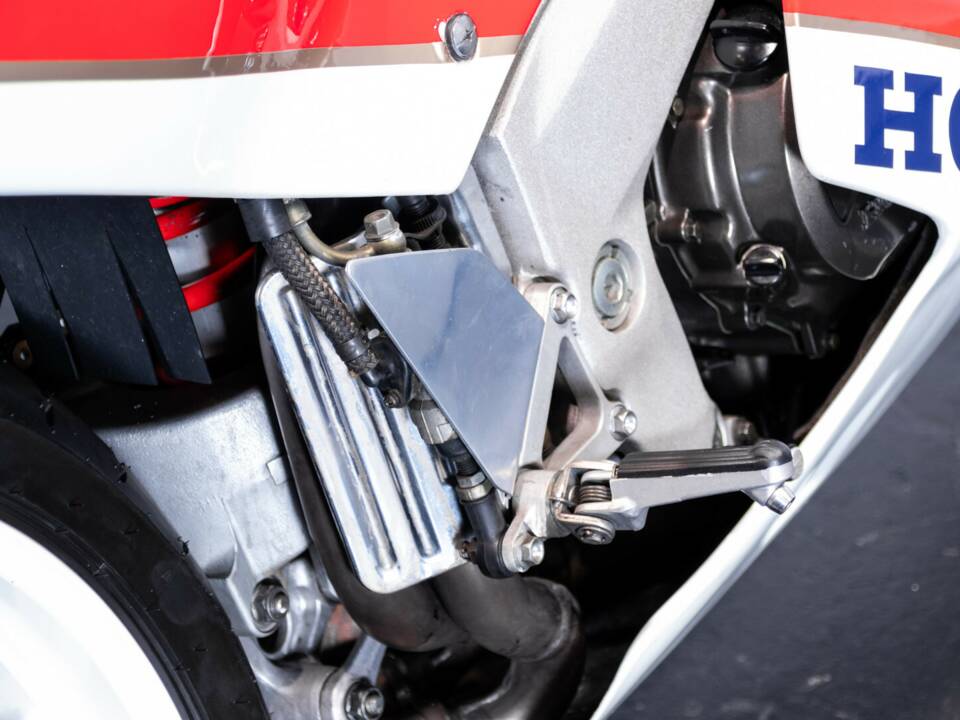 Bild 42/50 von Honda VFR 750R RC 30 (1988)