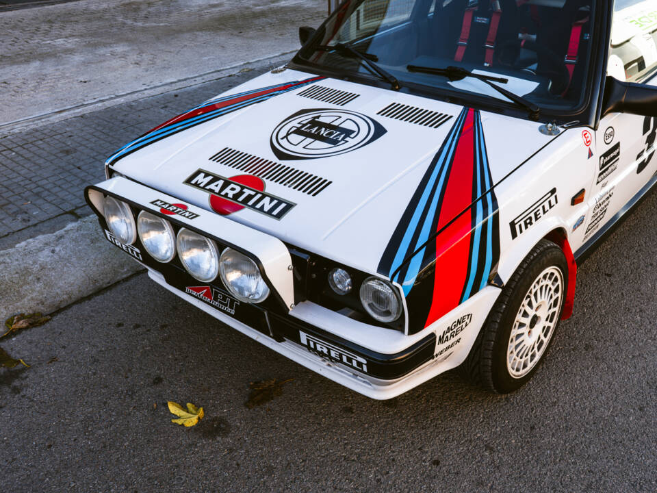 Image 4/26 of Lancia Delta 1.5 LX (1992)