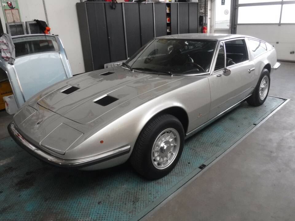 Bild 2/50 von Maserati Indy 4900 (1973)