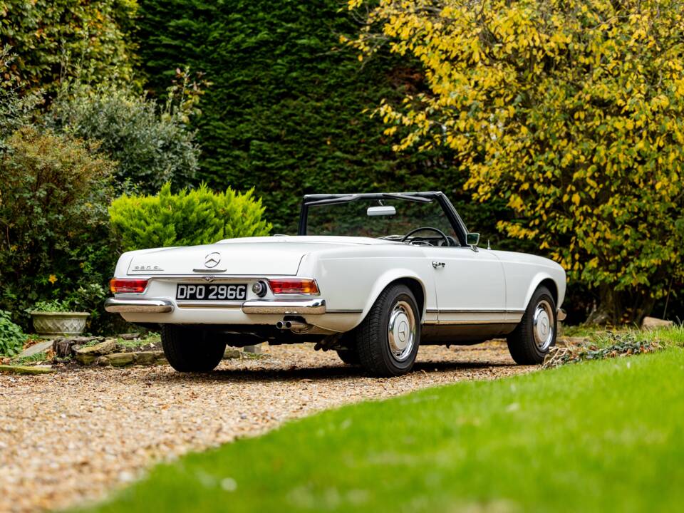 Image 29/50 of Mercedes-Benz 280 SL (1968)