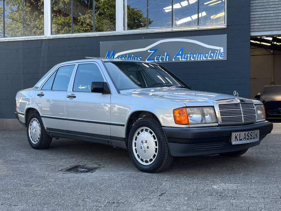 Image 4/89 de Mercedes-Benz 190 E 2.6 (1988)