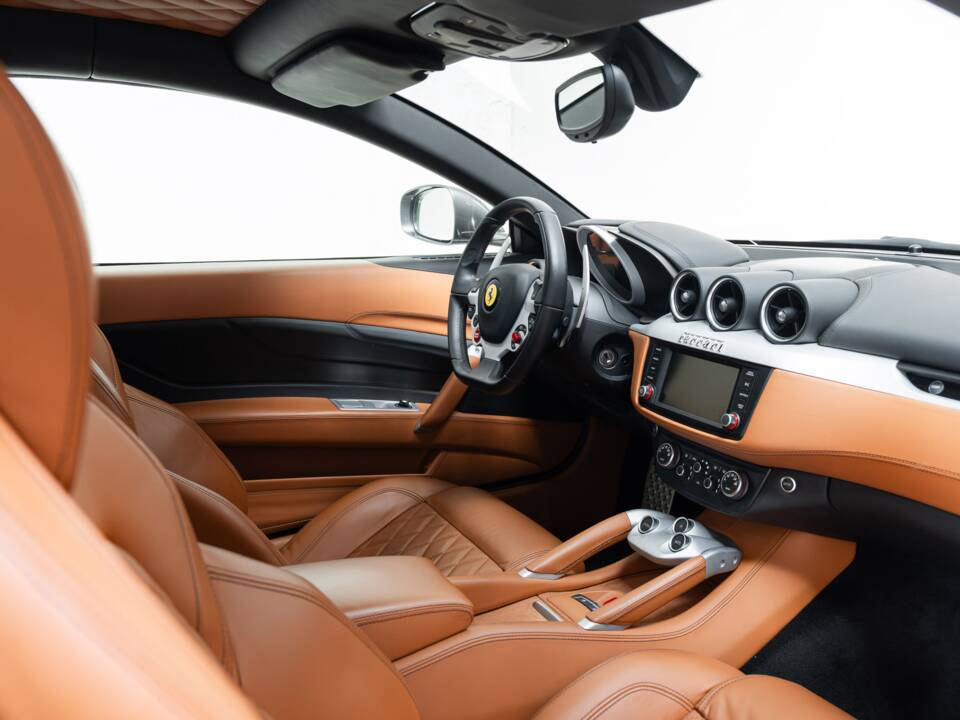 Image 30/47 of Ferrari FF (2015)