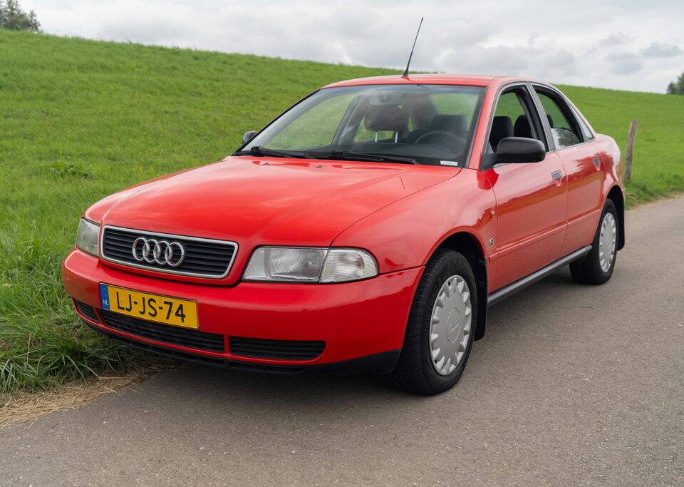 Image 4/8 de Audi A4 1.6 (1995)