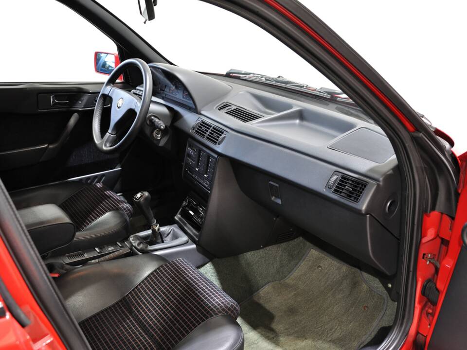 Imagen 20/30 de Alfa Romeo 155  2.0 Q4 4x4 (1992)