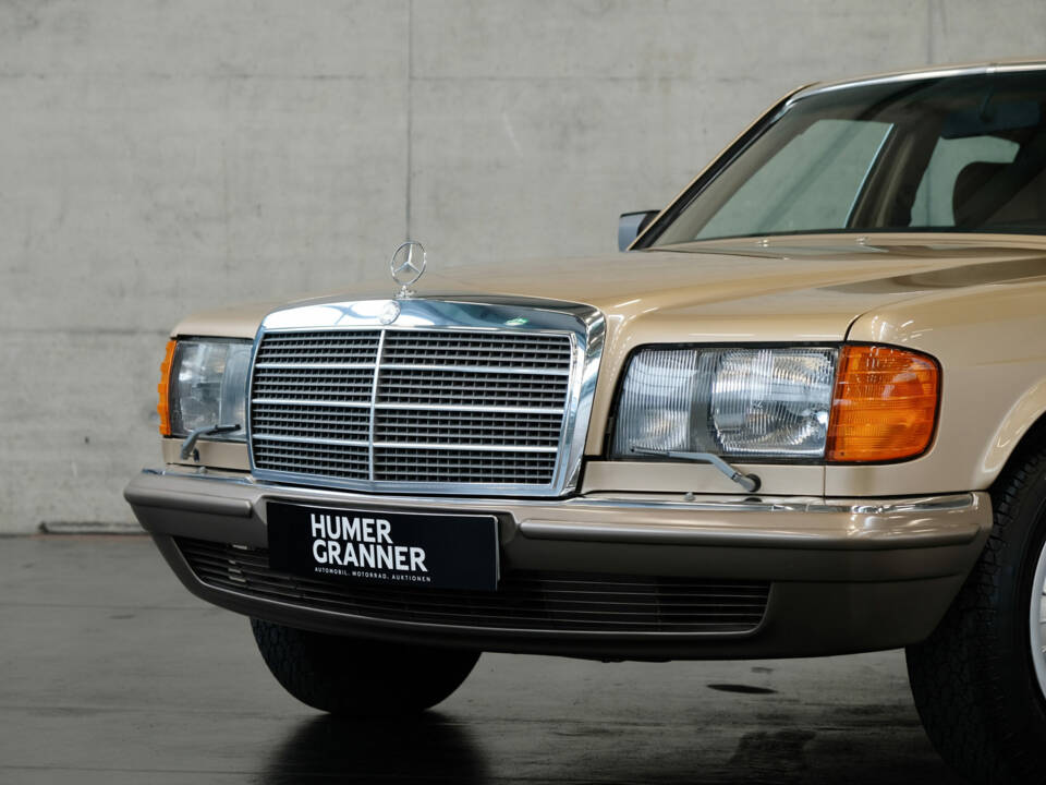 Image 5/24 de Mercedes-Benz 280 SE (1984)