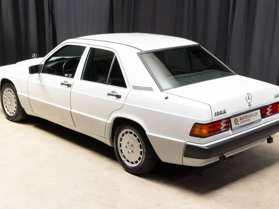Image 10/78 de Mercedes-Benz 190 E 1.8 (1992)