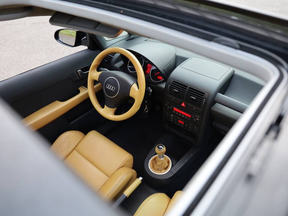 Image 18/23 of Audi A2 1.4 (2001)