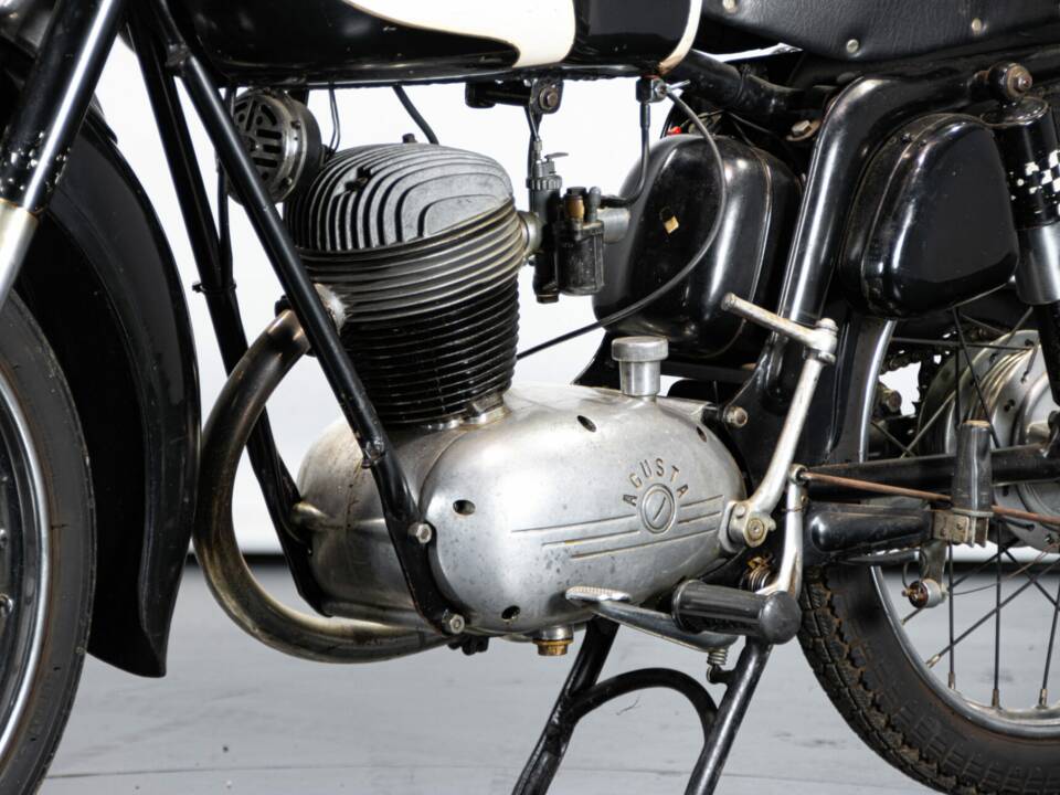 Immagine 30/50 di MV Agusta 125 TR (1958)