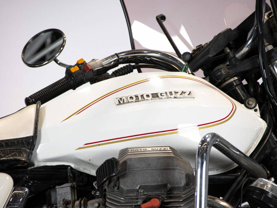 Image 21/44 de Moto Guzzi California II (1983)