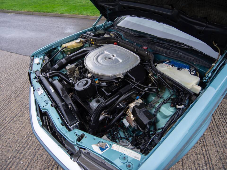 Image 22/31 de Mercedes-Benz 420 SEC (1990)