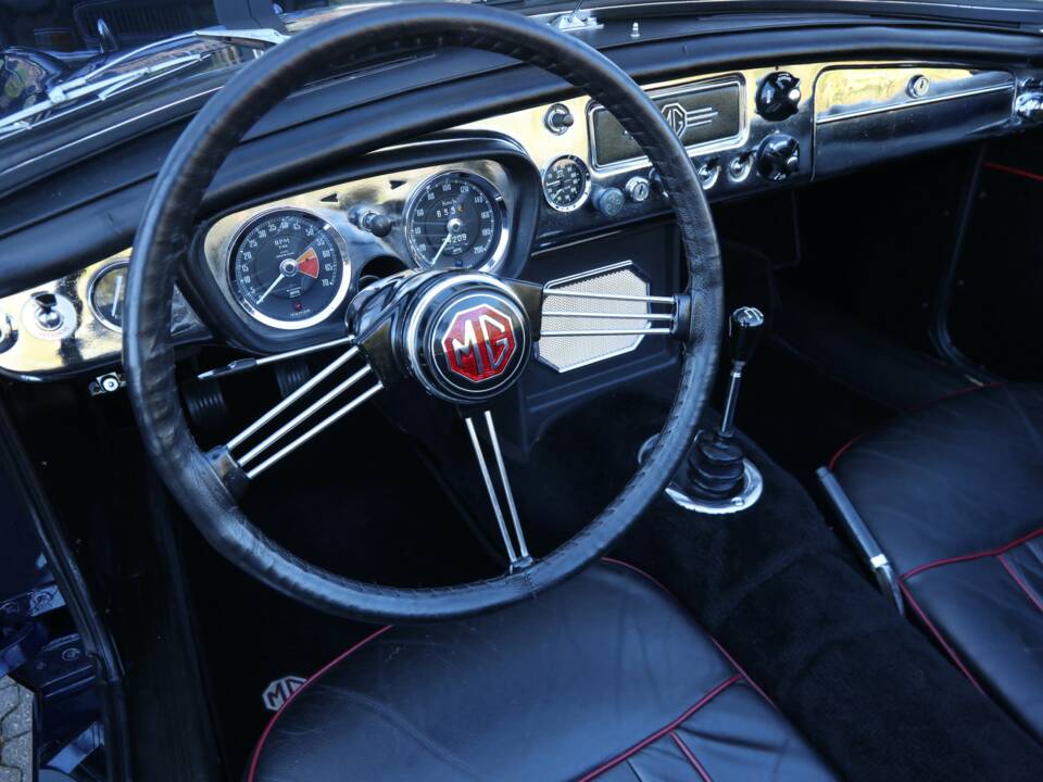 Image 50/50 de MG MGB (1966)