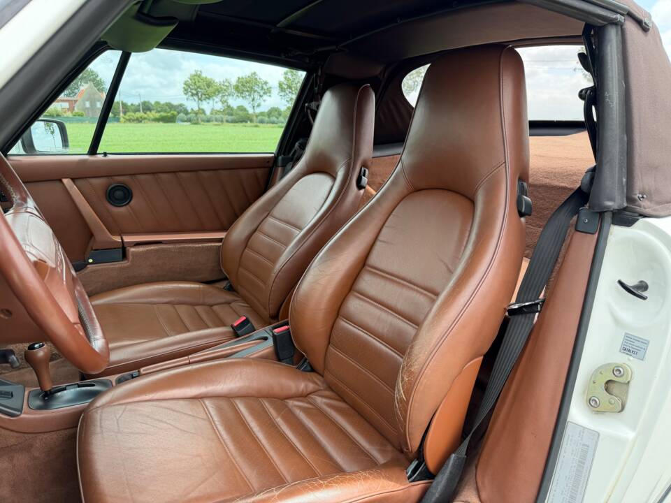 Image 23/62 of Porsche 911 Carrera 2 (1990)