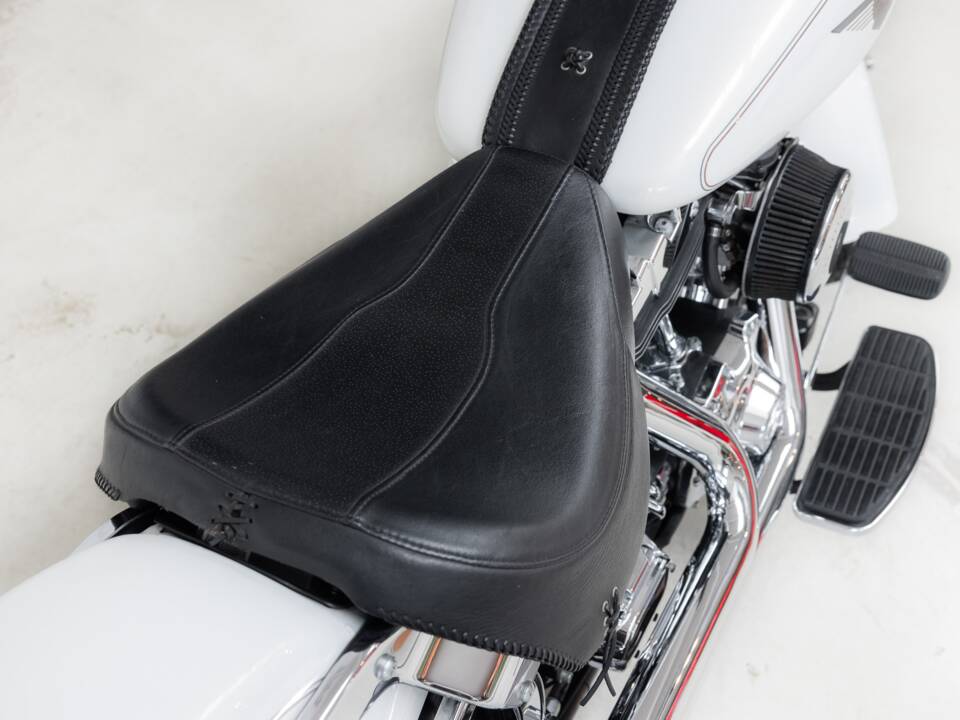 Image 30/34 of Harley-Davidson DUMMY (2002)