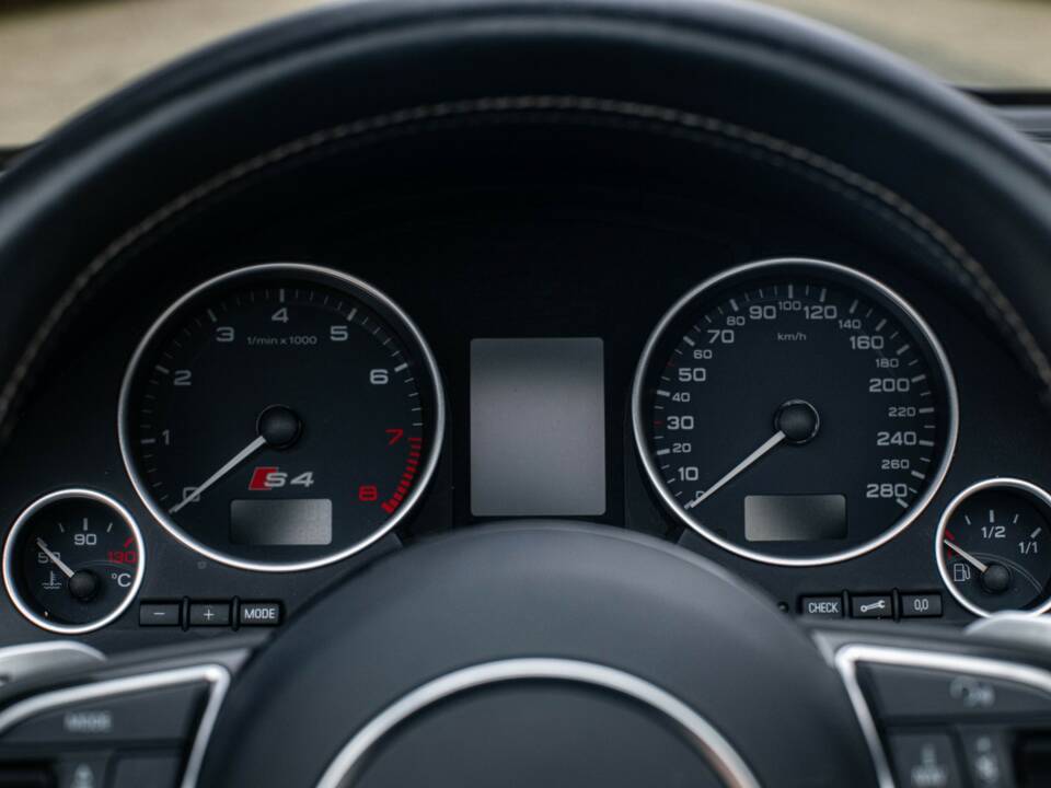 Image 23/39 of Audi S4 (2006)