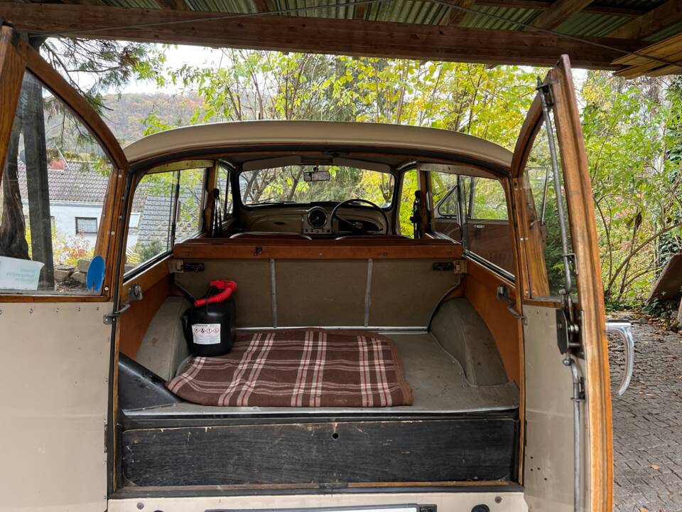 Image 8/18 of Morris Minor 1000 Traveller (1971)
