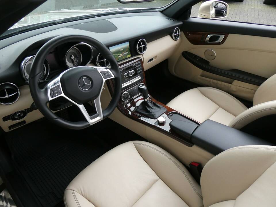 Image 8/15 de Mercedes-Benz SLK 250 (2011)