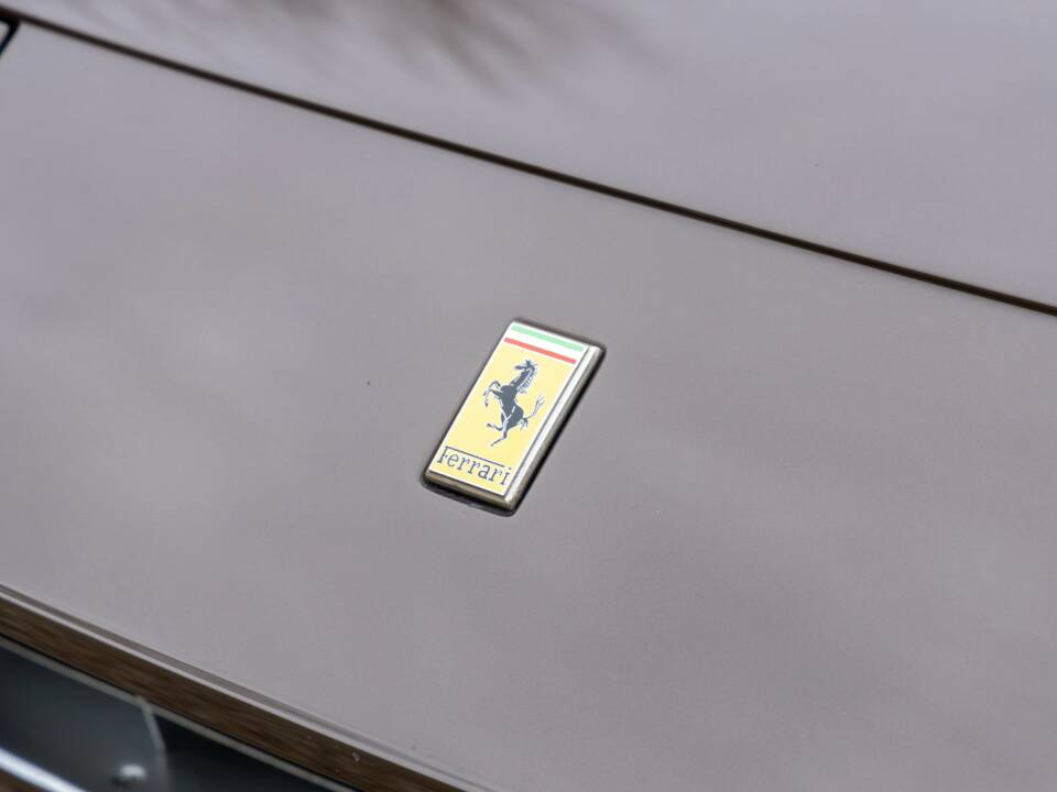 Image 9/50 de Ferrari 365 GTB/4 Daytona (1974)