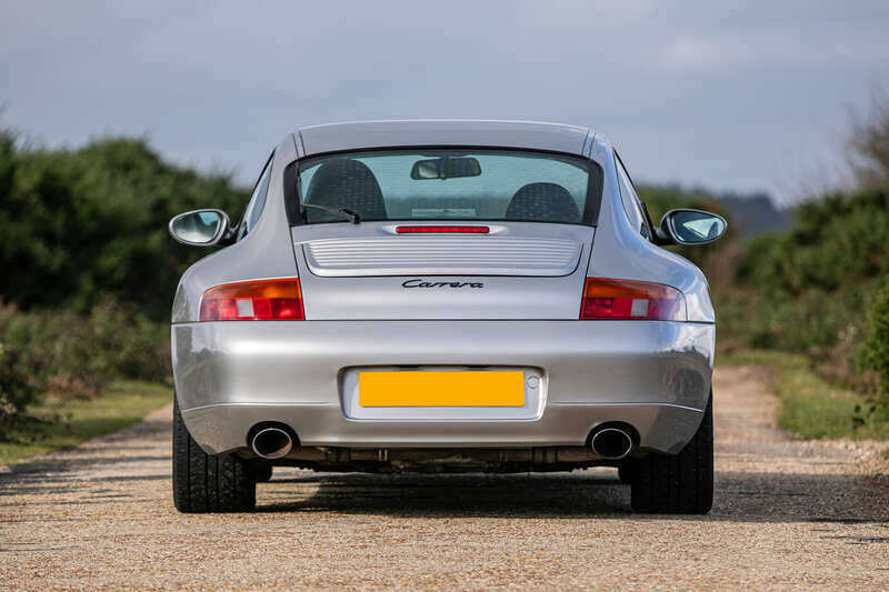 Image 7/39 of Porsche 911 Carrera (1998)