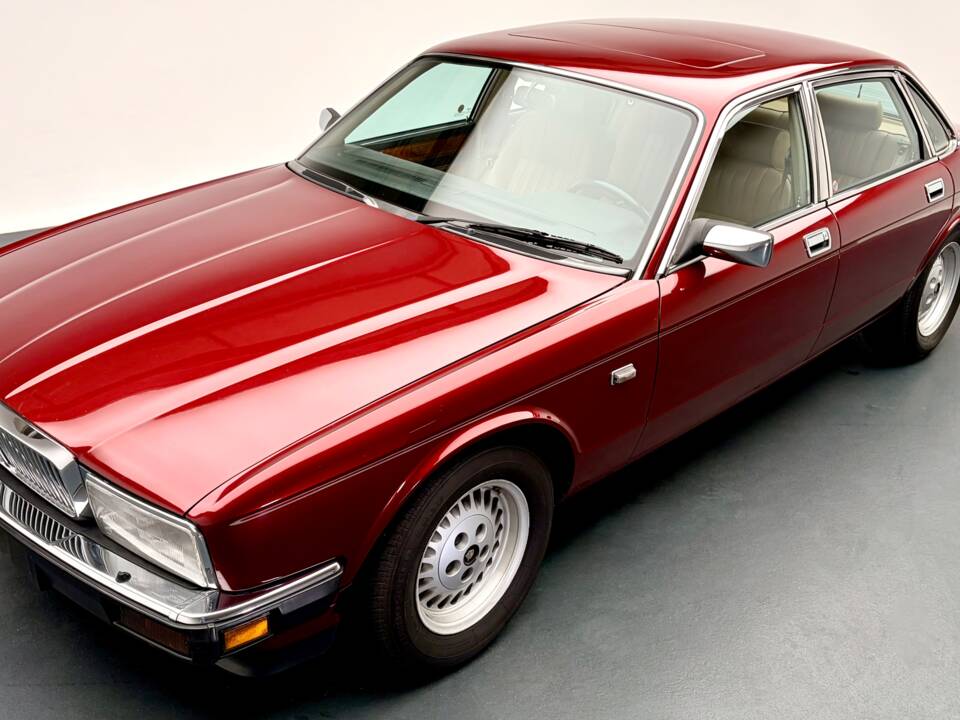 Afbeelding 5/17 van Jaguar XJ 6 4.0 (1990)