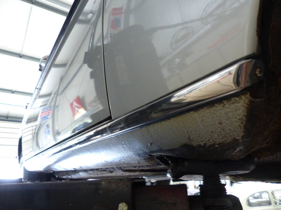 Image 52/63 of Mercedes-Benz 230&#x2F;6 (1974)