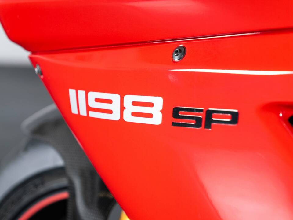 Immagine 39/50 di Ducati DUMMY (2011)