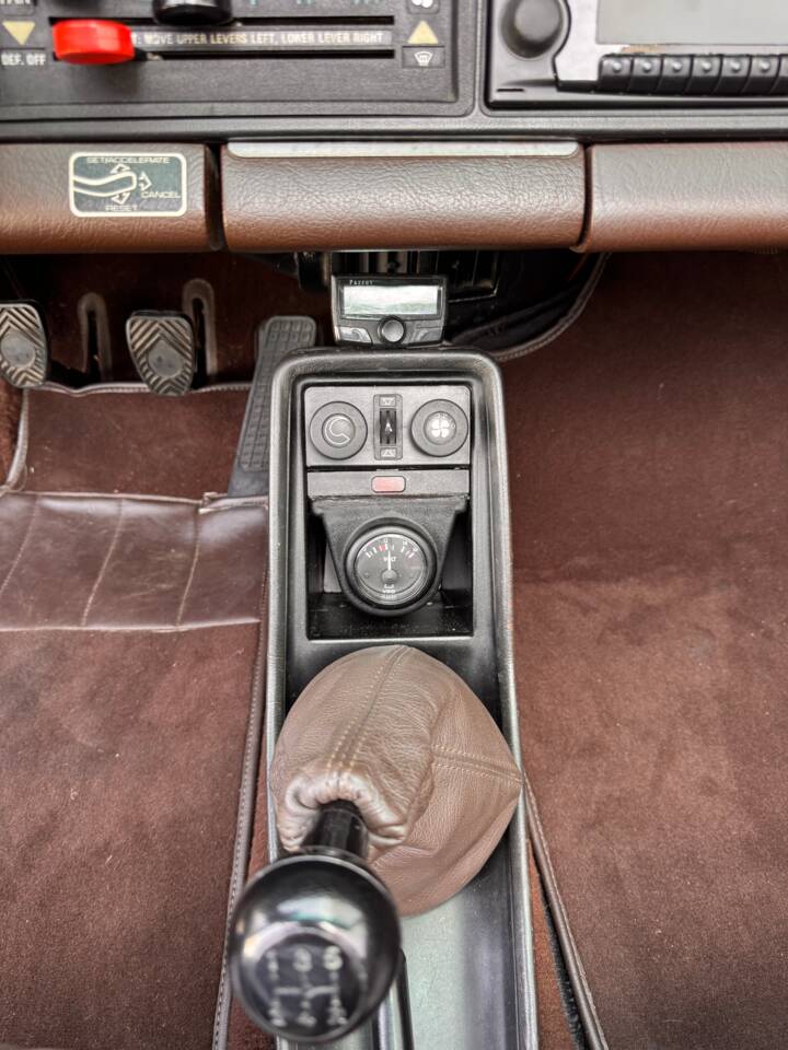 Image 55/88 of Porsche 911 Carrera 3.2 (1985)