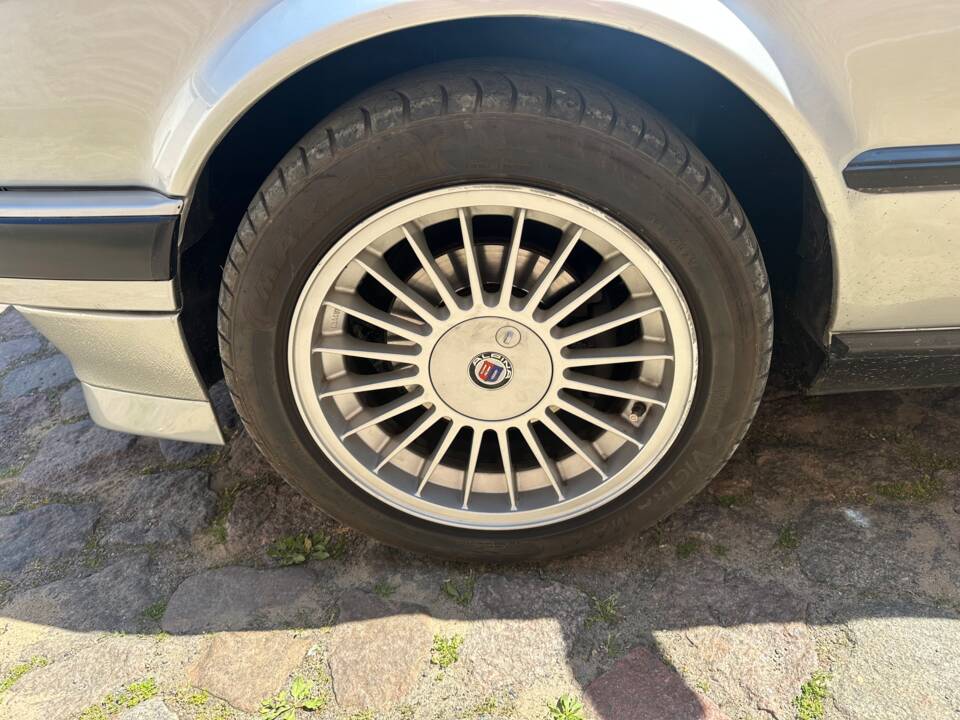 Image 29/29 of BMW 318i (1991)