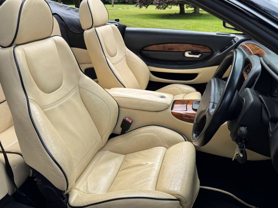 Image 12/30 de Aston Martin DB 7 Vantage Volante (2003)