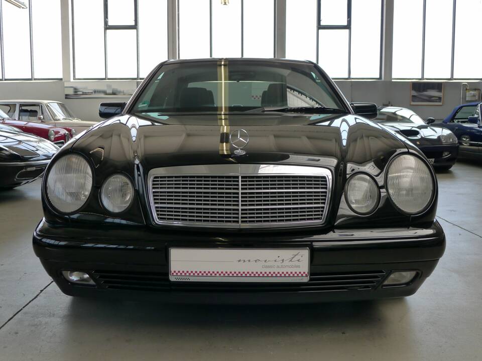 Image 33/33 of Mercedes-Benz E 230 (1995)