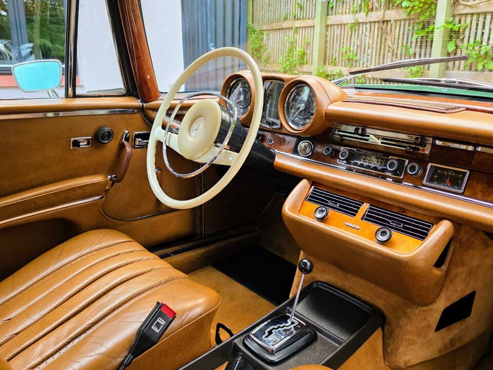 Bild 71/72 von Mercedes-Benz 280 SE 3,5 (1970)