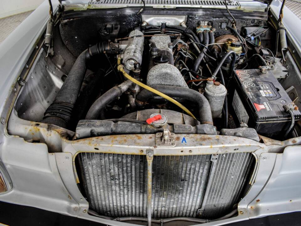Image 39/50 of Mercedes-Benz 240 D (1976)