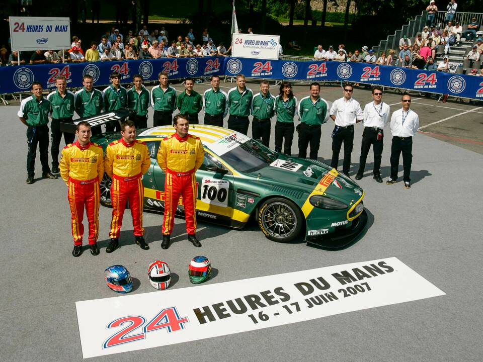 Image 23/30 of Aston Martin DBR9 GT1 (2006)