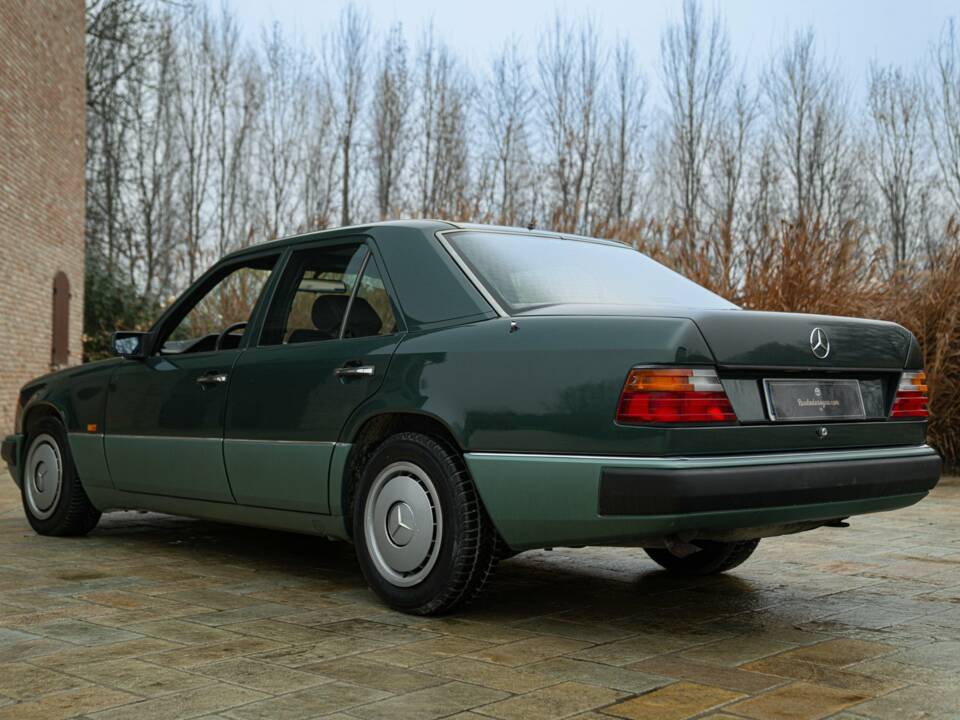 Bild 7/50 von Mercedes-Benz 200 D (1990)