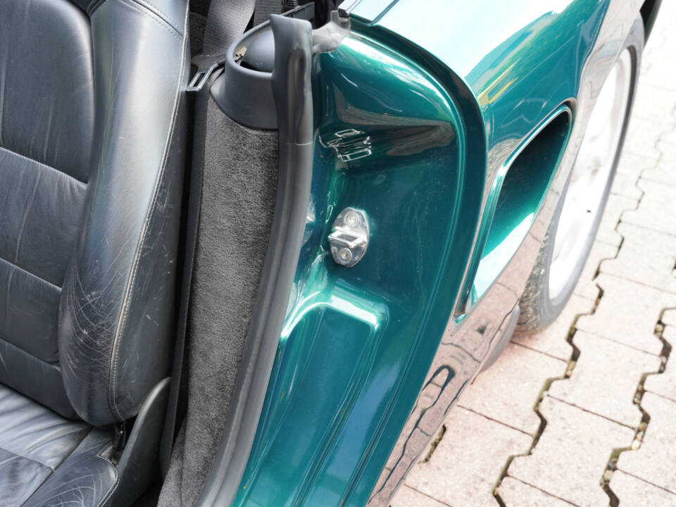 Immagine 37/50 di Porsche Boxster S (2000)