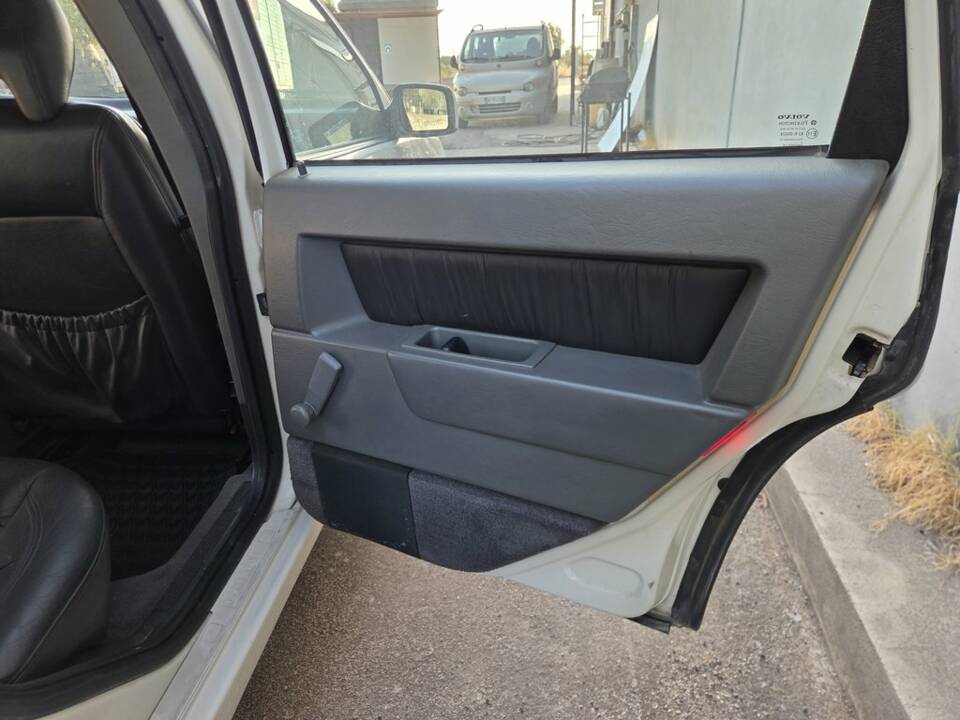 Image 8/8 of Volvo 850 2.0 (1994)