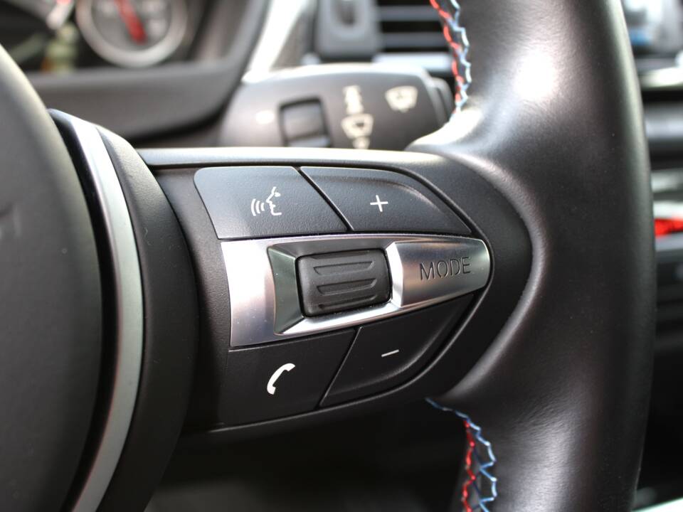 Image 39/98 of BMW M4 (2014)
