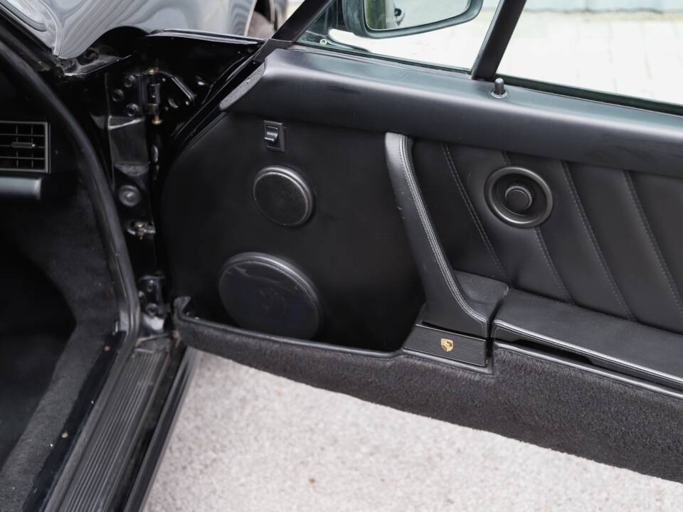 Image 80/108 de Porsche 911 Carrera 3.2 (1989)