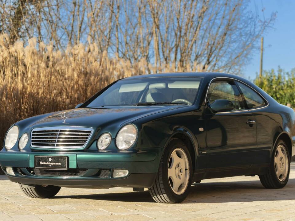 Image 5/50 of Mercedes-Benz CLK 200 (1997)