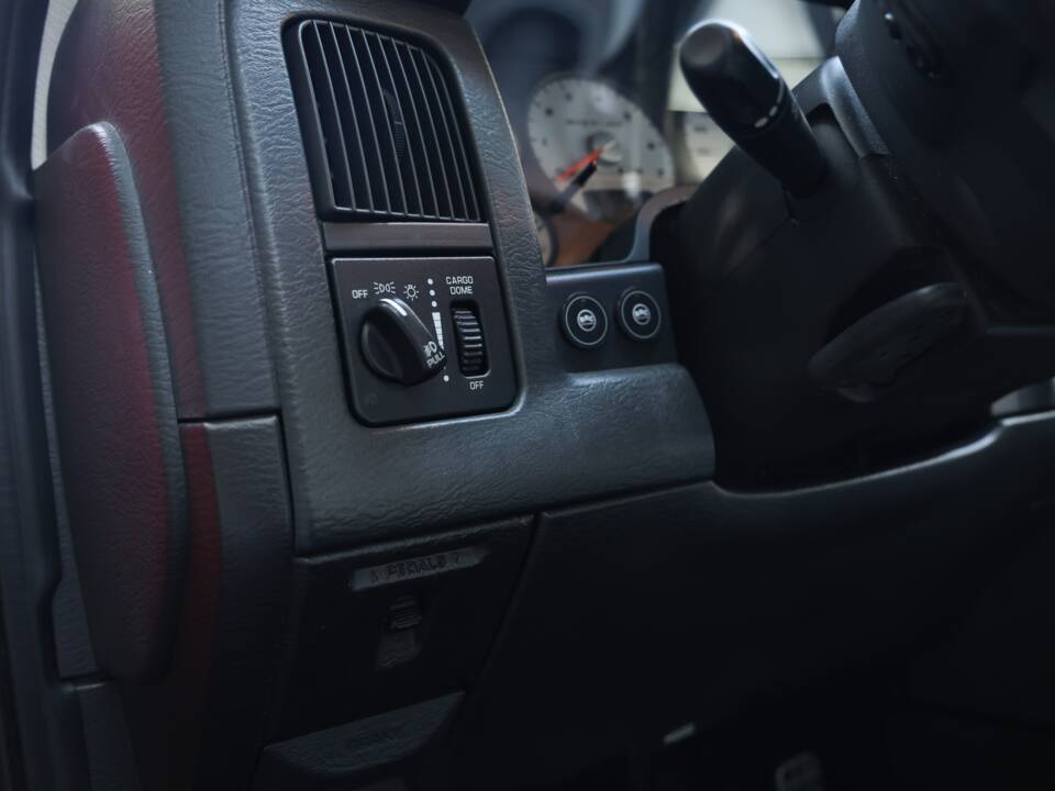 Image 69/82 of Dodge Ram SRT 10 (2005)