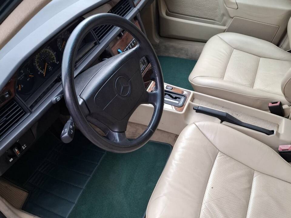 Obraz 2/8 pojazdu Mercedes-Benz 190 E 2.3 (1993)